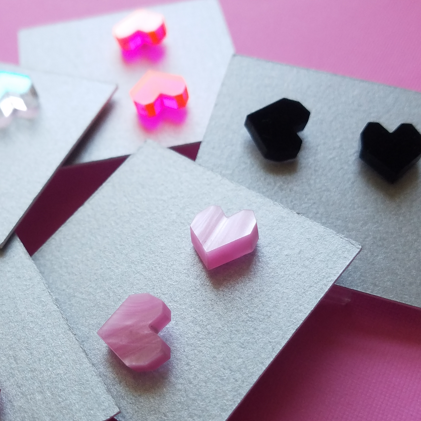 E Stud Heart blk